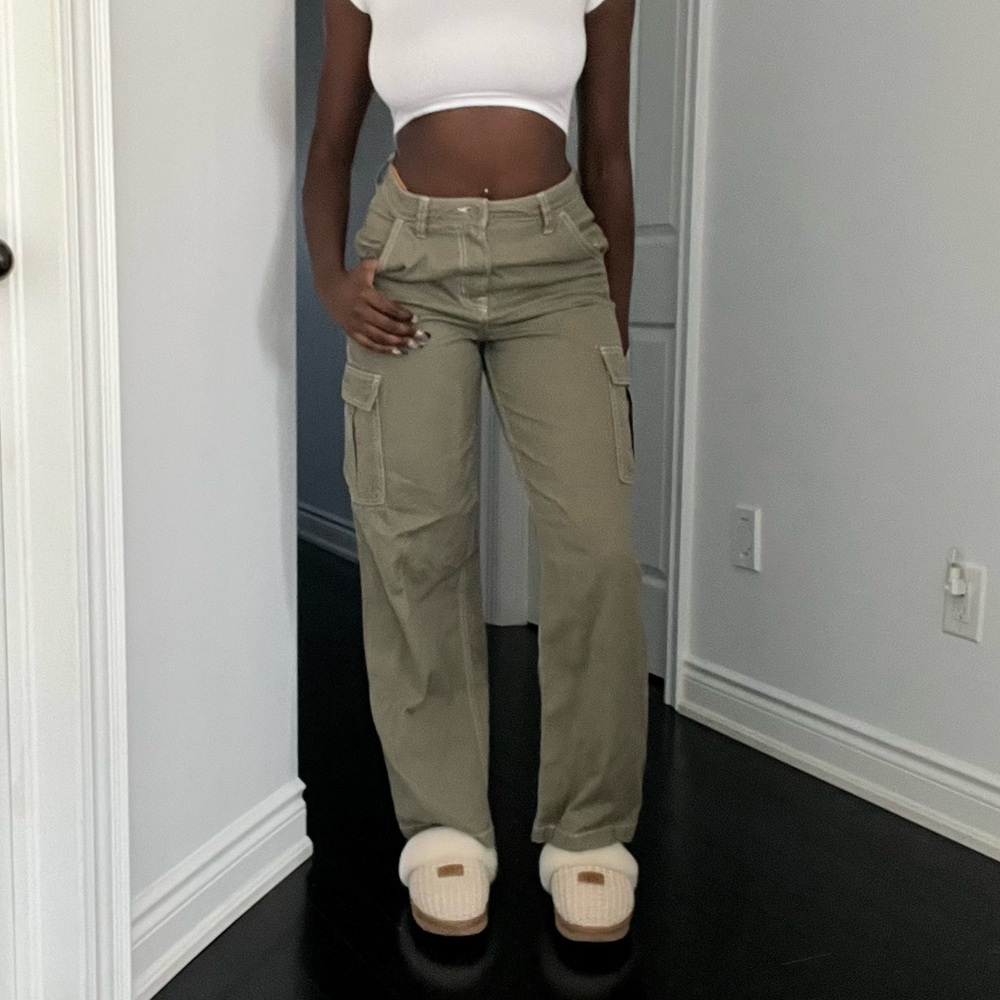 Olive green cargos 26-27 waist